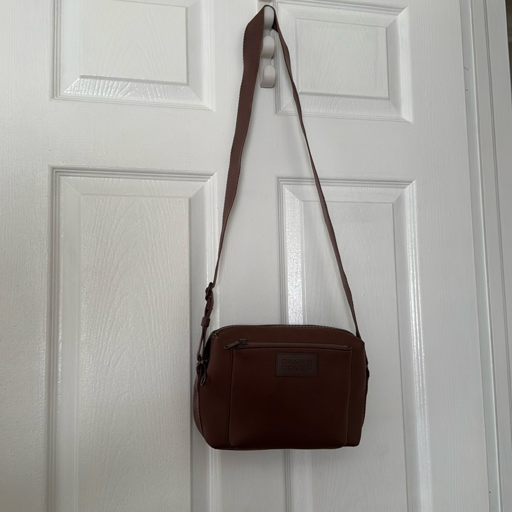 Micah Crossbody - Picture 2 of 9